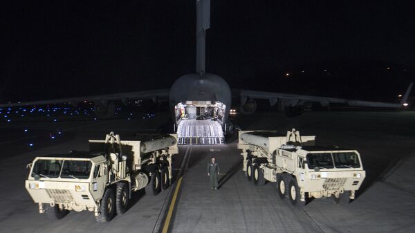 Грузовики с пусковыми установками американских ракетных комплексов THAAD на авиабазе в Южной Корее Грузовики с пусковыми установками американских ракетных комплексов THAAD на авиабазе в Южной Корее