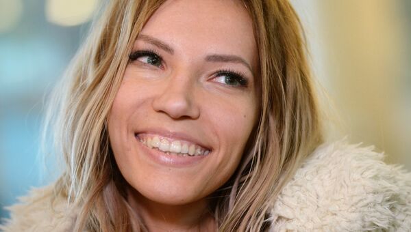 Певица Юлия Самойлова, представитель России на международном песенном конкурсе Евровидение-2017, в аэропорту Шереметьево Певица Юлия Самойлова, представитель России на международном песенном конкурсе Евровидение-2017, в аэропорту Шереметьево