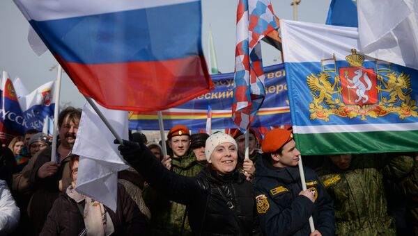 Участники митинга-концерта в Екатеринбурге, посвященного третьей годовщине воссоединения Крыма с Россией Участники митинга-концерта в Екатеринбурге, посвященного третьей годовщине воссоединения Крыма с Россией
