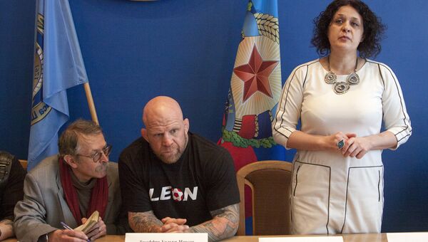 Джефф Монсон во время получения диплома Почетного доктора наук Луганского национального университета им. Т. Шевченко. 21 марта 2017 Джефф Монсон во время получения диплома Почетного доктора наук Луганского национального университета им. Т. Шевченко. 21 марта 2017