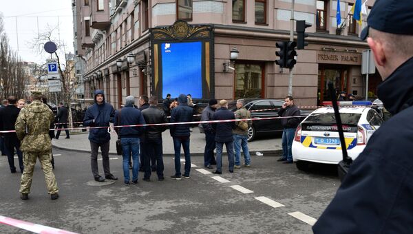 На месте убийства бывшего депутата Госдумы России Дениса Вороненкова в Киеве, Украина. 23 марта 2017 На месте убийства бывшего депутата Госдумы России Дениса Вороненкова в Киеве, Украина. 23 марта 2017
