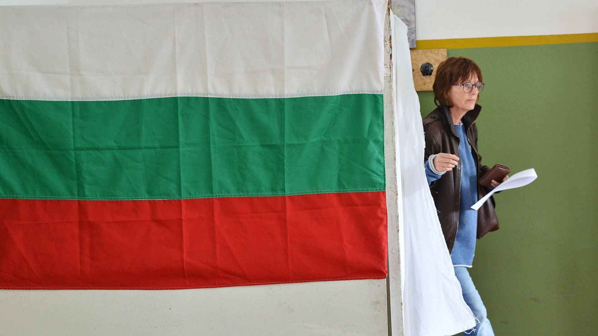 Партия "Есть такой народ" лидирует на парламентских выборах в Болгарии