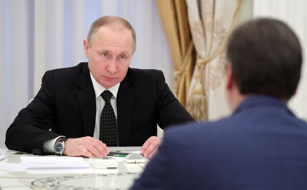 Президент РФ Владимир Путин во время встречи с председателем правительства Сербии Александром Вучичем. 27 марта 2017 Президент РФ Владимир Путин во время встречи с председателем правительства Сербии Александром Вучичем. 27 марта 2017