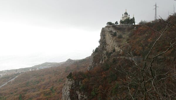 Церковь Воскресения Христова на Красной скале над поселком Форос в Крыму Церковь Воскресения Христова на Красной скале над поселком Форос в Крыму