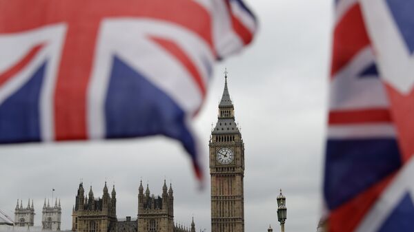 Вид на здание парламента в Лондоне. Архивное фото Вид на здание парламента в Лондоне. Архивное фото