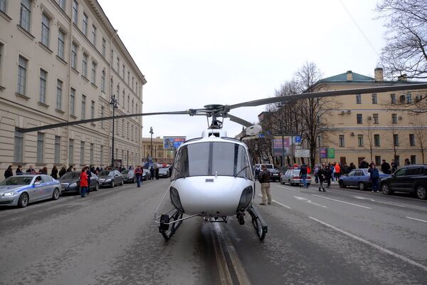 Вертолет санитарной авиации у станции метро Технологический институт в Санкт-Петербурге, где произошел взрыв. Вертолет санитарной авиации у станции метро Технологический институт в Санкт-Петербурге, где произошел взрыв.
