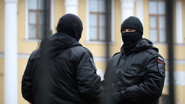 Сотрудники полиции Сотрудники полиции