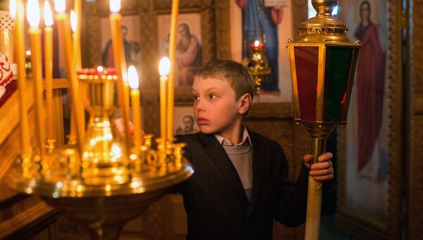 На пасхальном богослужении в храме Архистратига Михаила в селе Ермаковка Омской области На пасхальном богослужении в храме Архистратига Михаила в селе Ермаковка Омской области