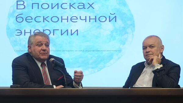 Генеральный директор МИА Россия сегодня Дмитрий Киселев и президент НИЦ Курчатовский институт Михаил Ковальчук во время подписания соглашения о сотрудничестве. 18 апреля 2017 Генеральный директор МИА Россия сегодня Дмитрий Киселев и президент НИЦ Курчатовский институт Михаил Ковальчук во время подписания соглашения о сотрудничестве. 18 апреля 2017