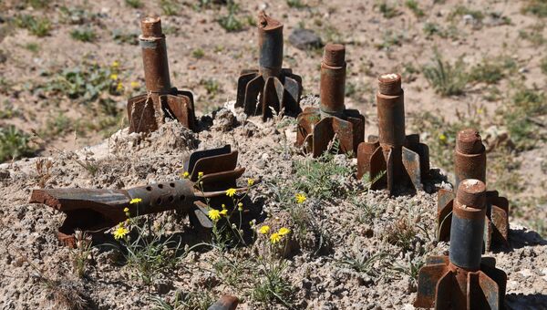 Остатки боеприпасов на окраине сирийского города Дейр-эз-Зор. Архивное фото Остатки боеприпасов на окраине сирийского города Дейр-эз-Зор. Архивное фото