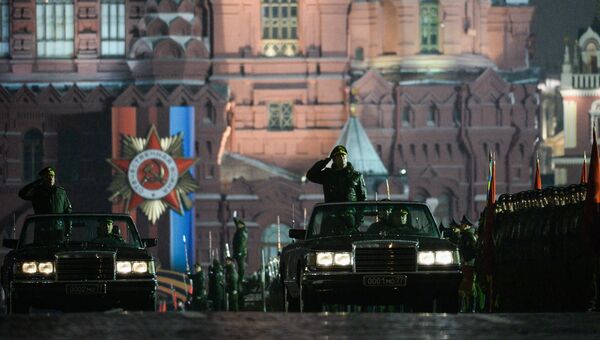 Автомобиль министра обороны РФ на репетиции парада Победы на Красной площади Автомобиль министра обороны РФ на репетиции парада Победы на Красной площади