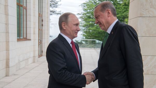 Президент РФ Владимир Путин и президент Турции Реджеп Тайип Эрдоган во время встречи в Сочи. 3 мая 2017 Президент РФ Владимир Путин и президент Турции Реджеп Тайип Эрдоган во время встречи в Сочи. 3 мая 2017