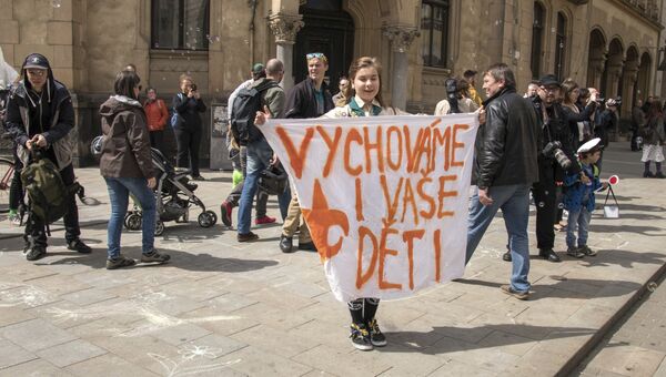 16-летняя Луция Мысликова на митинге неонацистов в чешском городе Брно. Архивное фото 16-летняя Луция Мысликова на митинге неонацистов в чешском городе Брно. Архивное фото