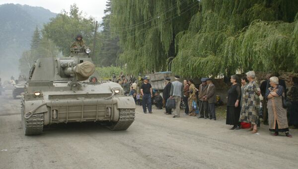 Российская военная техника направляется в зону вооруженного конфликта в Южной Осетии. 2008 год Российская военная техника направляется в зону вооруженного конфликта в Южной Осетии. 2008 год