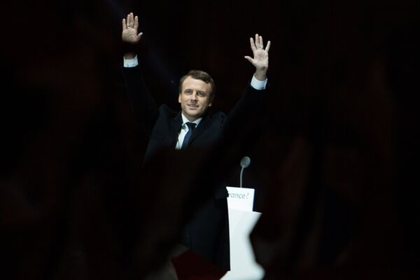 Лидер движения En Marche Эммануэль Макрон, победивший на президентских выборах во Франции, во время своей победной речи перед Лувром в Париже Лидер движения En Marche Эммануэль Макрон, победивший на президентских выборах во Франции, во время своей победной речи перед Лувром в Париже