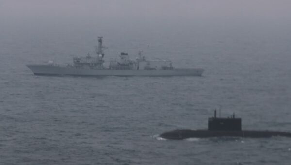 Под наблюдением Британии – подлодка РФ прошла Ла-Манш в сопровождении корабля Под наблюдением Британии – подлодка РФ прошла Ла-Манш в сопровождении корабля