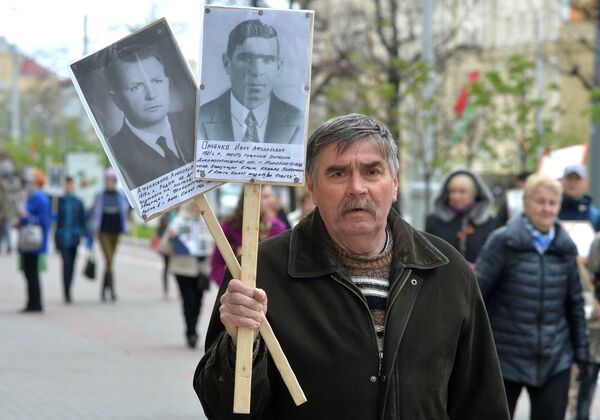 Участники акции Бессмертный полк в Минске Участники акции Бессмертный полк в Минске
