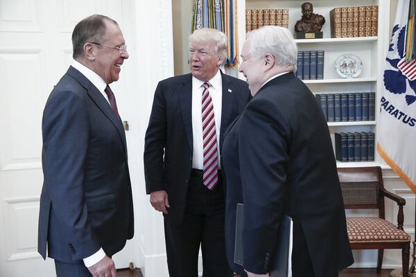 Министр иностранных дел России Сергей Лавров, президент США Дональд Трамп и посол Сергей Кисляк во время встречи в Вашингтоне. 10 мая 2017 Министр иностранных дел России Сергей Лавров, президент США Дональд Трамп и посол Сергей Кисляк во время встречи в Вашингтоне. 10 мая 2017