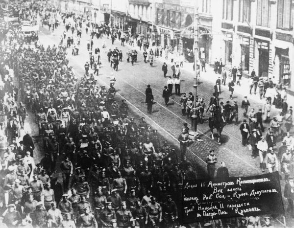 Демонстрация революционных частей петроградского гарнизона. Июнь 1917 года Демонстрация революционных частей петроградского гарнизона. Июнь 1917 года