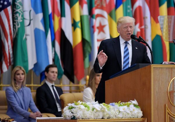 Дональд Трамп на арабском саммите в Эр-Рияде Дональд Трамп на арабском саммите в Эр-Рияде