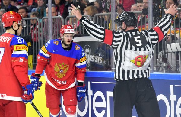 Игроки сборной России Вадим Щипачев (слева) и Евгений Дадонов Игроки сборной России Вадим Щипачев (слева) и Евгений Дадонов