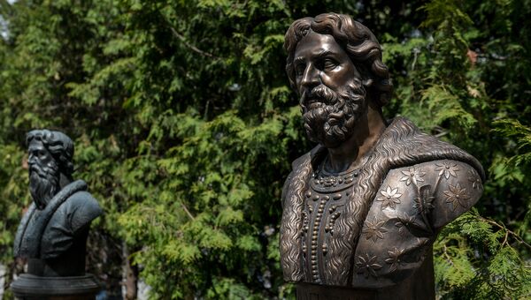 Монумент Александра Невского на открытии Аллеи Правителей в Москве Монумент Александра Невского на открытии Аллеи Правителей в Москве