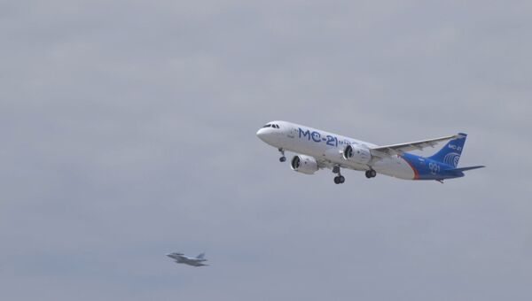 Первый пробный полет нового российского лайнера МС-21 в Иркутске Первый пробный полет нового российского лайнера МС-21 в Иркутске