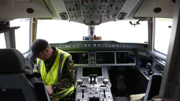 Кабина пилотов нового российского пассажирского самолета МС-21 Кабина пилотов нового российского пассажирского самолета МС-21