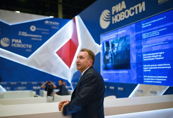 Заместитель председателя правительства РФ Игорь Шувалов у стенда МИА Россия сегодня накануне открытия Санкт-Петербургского международного экономического форума 2017. 31 мая 2017 Заместитель председателя правительства РФ Игорь Шувалов у стенда МИА Россия сегодня накануне открытия Санкт-Петербургского международного экономического форума 2017. 31 мая 2017