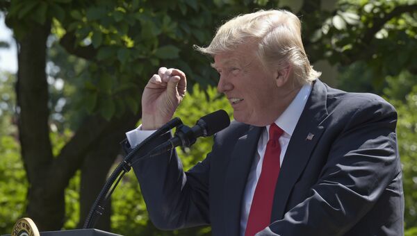 Президент США Дональд Трамп перед объявлением о решении выхода США из Парижского соглашения по климату. 1 июнь 2017 Президент США Дональд Трамп перед объявлением о решении выхода США из Парижского соглашения по климату. 1 июнь 2017