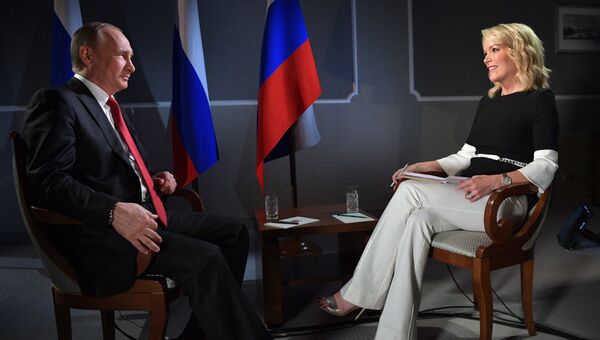 Президент РФ Владимир Путин и телеведущая NBC News Меган Келли во время интервью. 3 июня 2017 Президент РФ Владимир Путин и телеведущая NBC News Меган Келли во время интервью. 3 июня 2017