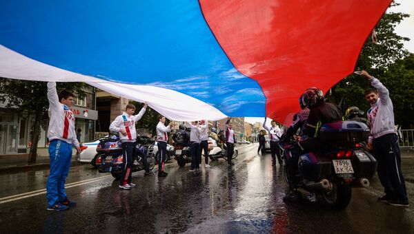 Участники праздничного миитинга в честь Дня России на площади Ленина в Новосибирске. 12 июня 2017 Участники праздничного миитинга в честь Дня России на площади Ленина в Новосибирске. 12 июня 2017