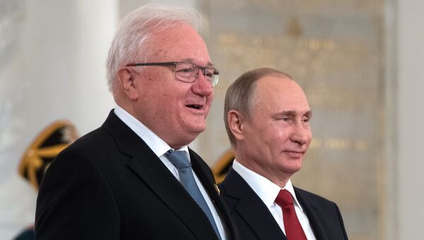 Вручение Государственных премий президентом РФ В. Путиным в День России Вручение Государственных премий президентом РФ В. Путиным в День России