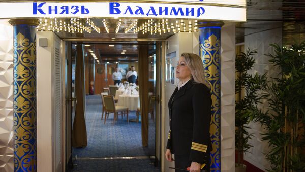 Ресторан на борту круизного лайнера Князь Владимир Ресторан на борту круизного лайнера Князь Владимир
