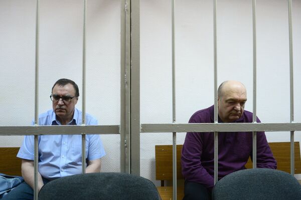 Бывший директор Федеральной службы исполнения наказаний России Александр Реймер и бывший директор ФГУП Центр информационно-технического обеспечения и связи ФСИН России Виктор Определенов в Замоскворецком суде Москвы. 13 июня 2017 Бывший директор Федеральной службы исполнения наказаний России Александр Реймер и бывший директор ФГУП Центр информационно-технического обеспечения и связи ФСИН России Виктор Определенов в Замоскворецком суде Москвы. 13 июня 2017