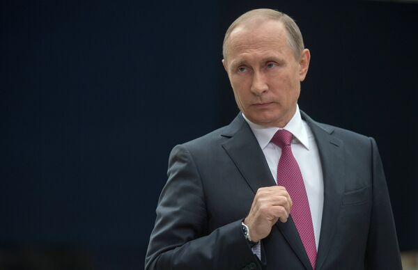 Президент РФ Владимир Путин отвечает на вопросы журналистов после ежегодной Прямой линии в Гостином дворе. 15 июня 2017 Президент РФ Владимир Путин отвечает на вопросы журналистов после ежегодной Прямой линии в Гостином дворе. 15 июня 2017