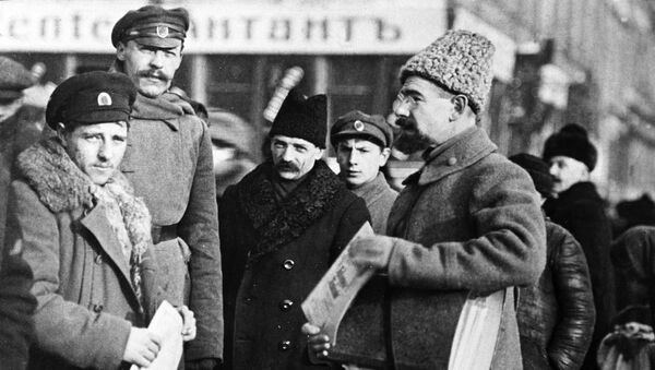 Анатолий Васильевич Луначарский выступает с агитационной речью перед рабочими и солдатами Анатолий Васильевич Луначарский выступает с агитационной речью перед рабочими и солдатами