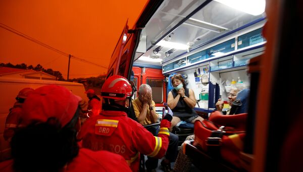 Помощь местным жителям в зоне лесных пожаров в Португалии Помощь местным жителям в зоне лесных пожаров в Португалии