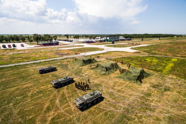 Замаскированная военная техника участников конкурса зенитчиков Чистое небо на полигоне Ейский в Краснодарском крае Замаскированная военная техника участников конкурса зенитчиков Чистое небо на полигоне Ейский в Краснодарском крае