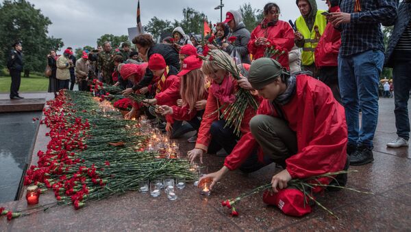 Участники патриотической акции Вахта памяти. Вечный огонь - 2017 Участники патриотической акции Вахта памяти. Вечный огонь - 2017