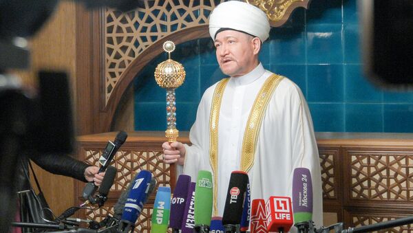Председатель Совета муфтиев России Равиль Гайнутдин выступает перед журналистами Председатель Совета муфтиев России Равиль Гайнутдин выступает перед журналистами