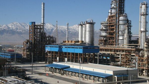 Нефтеперерабатывающий завод в иранском городе Исфахан. Архивное фото Нефтеперерабатывающий завод в иранском городе Исфахан. Архивное фото