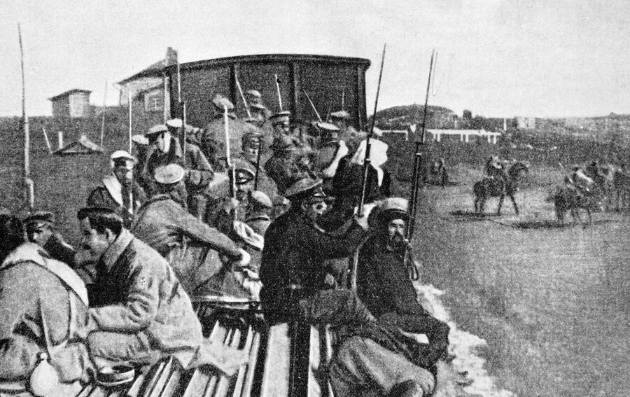 Солдаты возвращаются домой Солдаты возвращаются домой