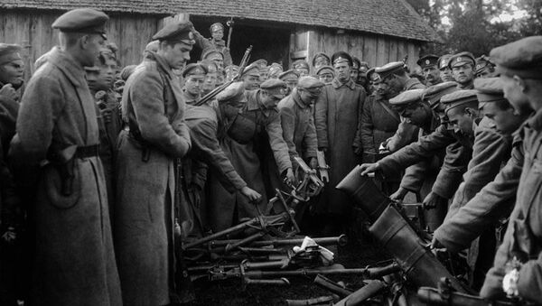 Сдача оружия войсками генерала Лавра Корнилова Сдача оружия войсками генерала Лавра Корнилова