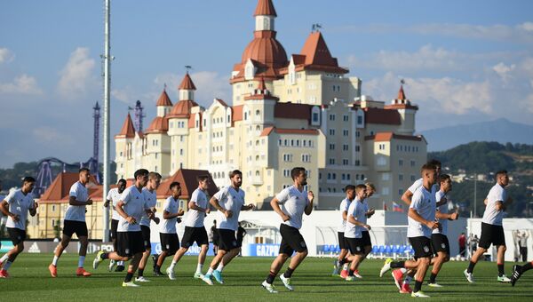 Игроки сборной Германии на тренировке перед матчем Кубка конфедераций-2017 по футболу против сборной Мексики. 28 июня 2017 Игроки сборной Германии на тренировке перед матчем Кубка конфедераций-2017 по футболу против сборной Мексики. 28 июня 2017