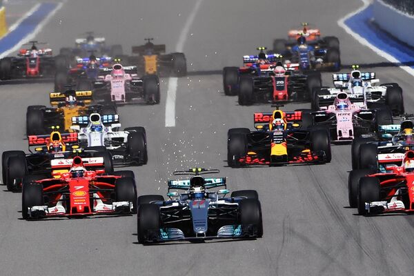 Гонка на российском этапе чемпионата мира по кольцевым автогонкам в классе Формула-1 Гонка на российском этапе чемпионата мира по кольцевым автогонкам в классе Формула-1