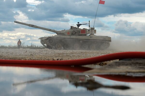 Экипаж танка Type 96 армии КНР во время финальных соревнований конкурса Танковый биатлон на полигоне Алабино Экипаж танка Type 96 армии КНР во время финальных соревнований конкурса Танковый биатлон на полигоне Алабино