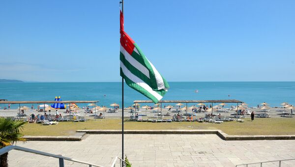 Пляж в Пицунде. Архивное фото Пляж в Пицунде. Архивное фото