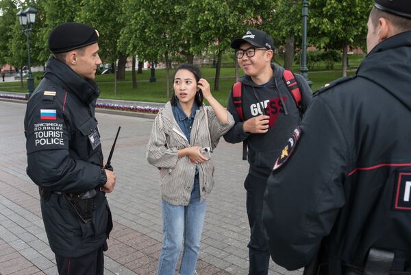 Патрулирование в Александровском саду Патрулирование в Александровском саду