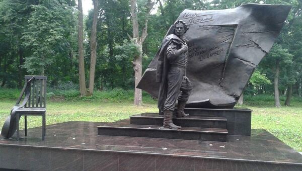 Памятник Игорю Талькову в Щекино Тульской области Памятник Игорю Талькову в Щекино Тульской области